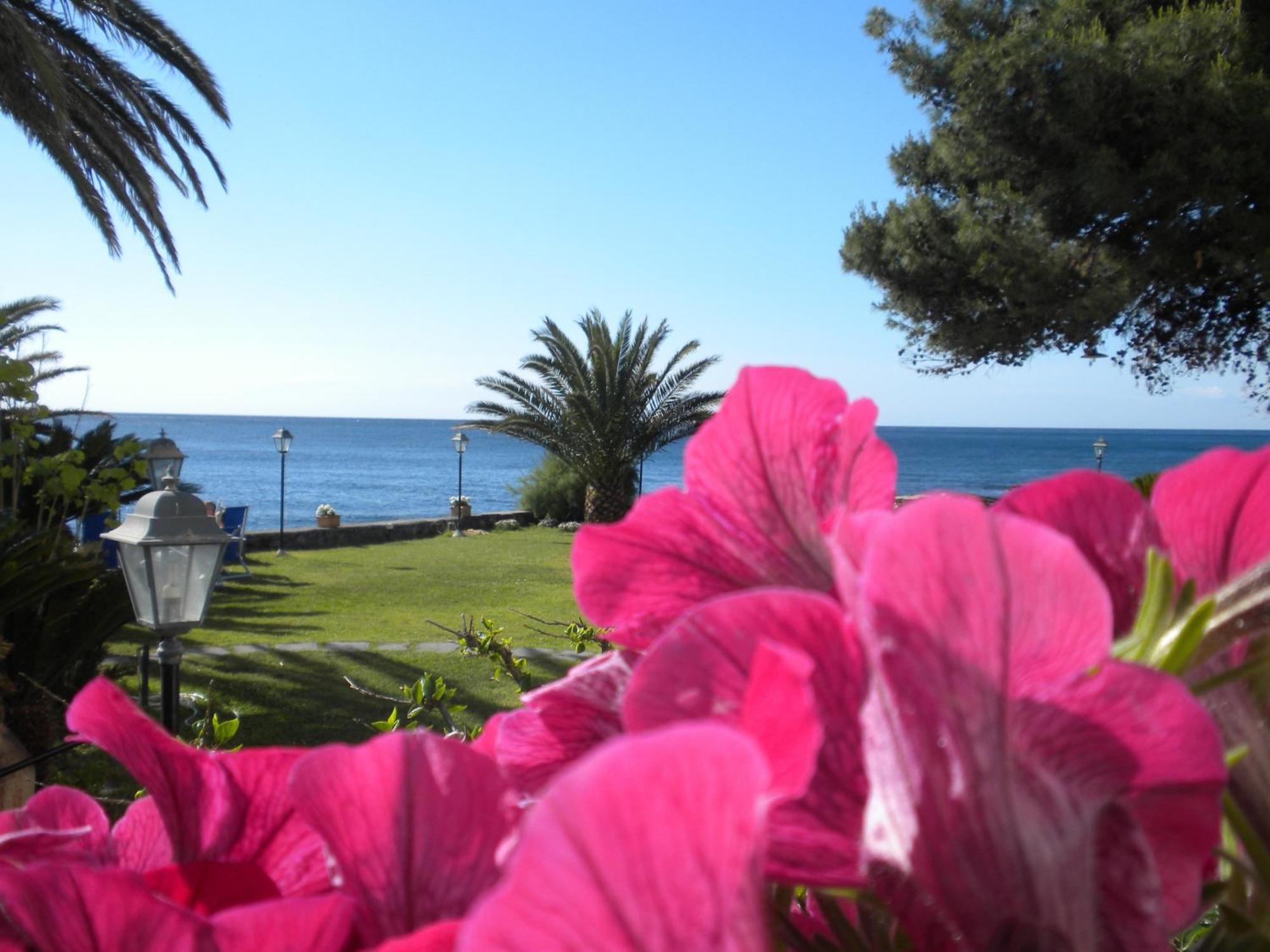 Hotel Arathena Rocks